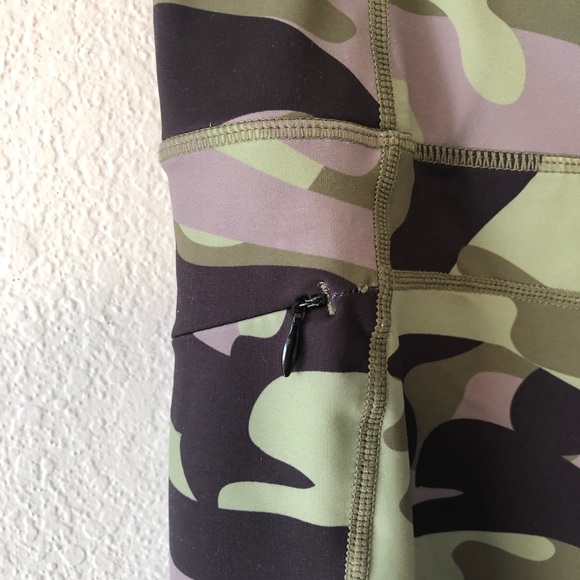 ZYIA Green Camo Pocket Light n Tight 7/8 Leggings - Picture 7 of 9